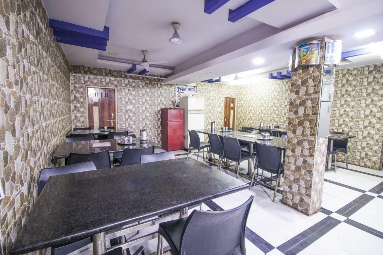 Hotel Gujarat Palace Ujjain Dış mekan fotoğraf