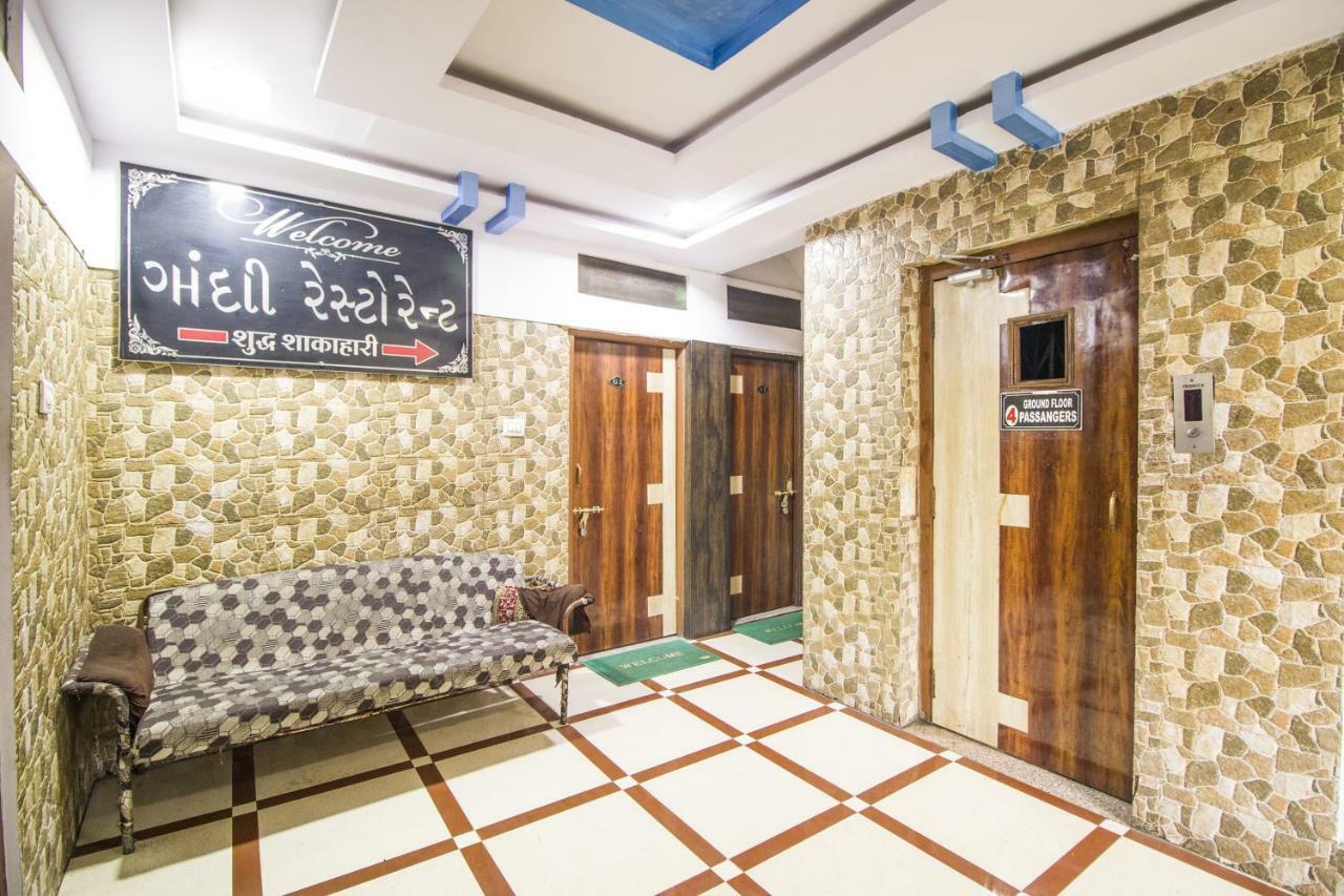 Hotel Gujarat Palace Ujjain Dış mekan fotoğraf