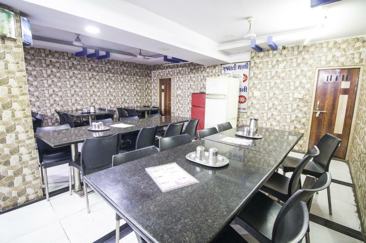 Hotel Gujarat Palace Ujjain Dış mekan fotoğraf