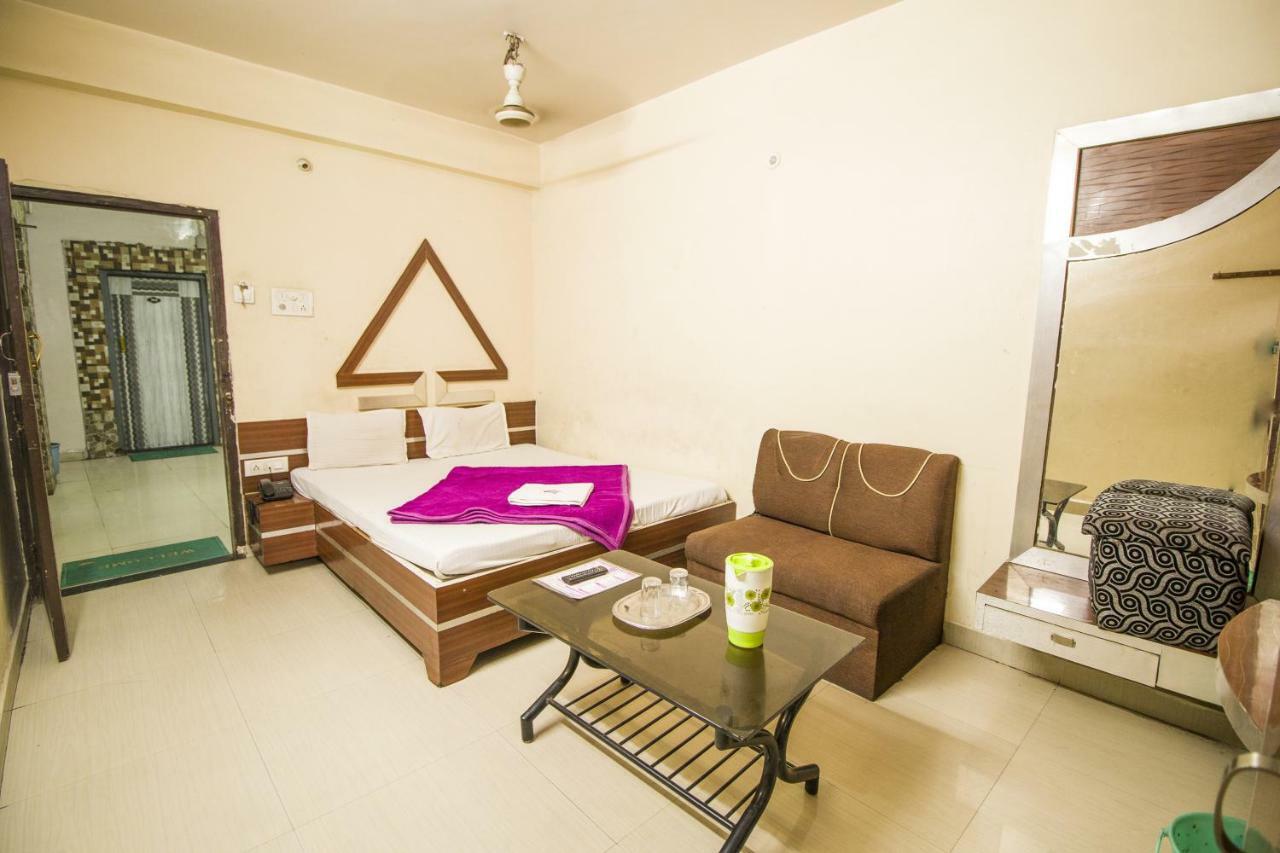 Hotel Gujarat Palace Ujjain Dış mekan fotoğraf