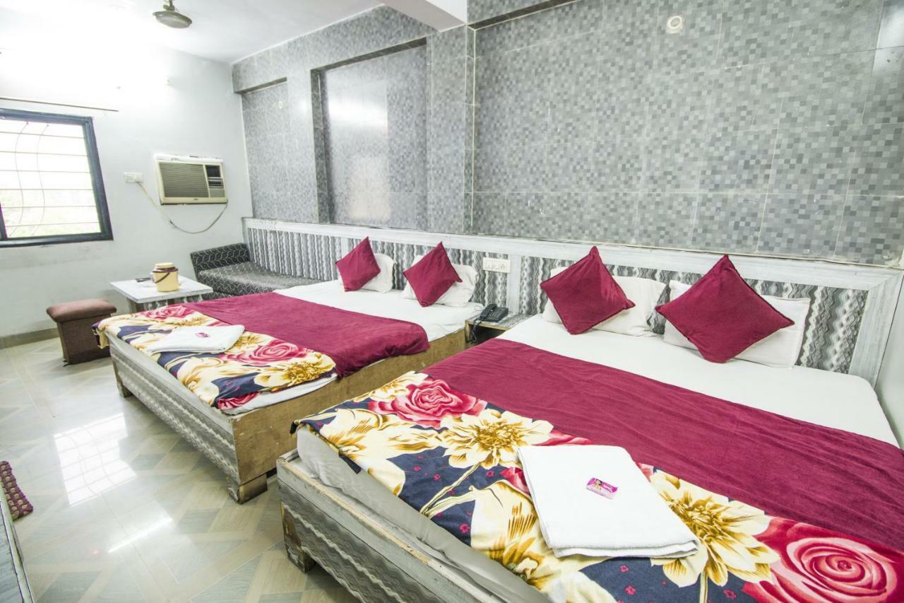 Hotel Gujarat Palace Ujjain Dış mekan fotoğraf